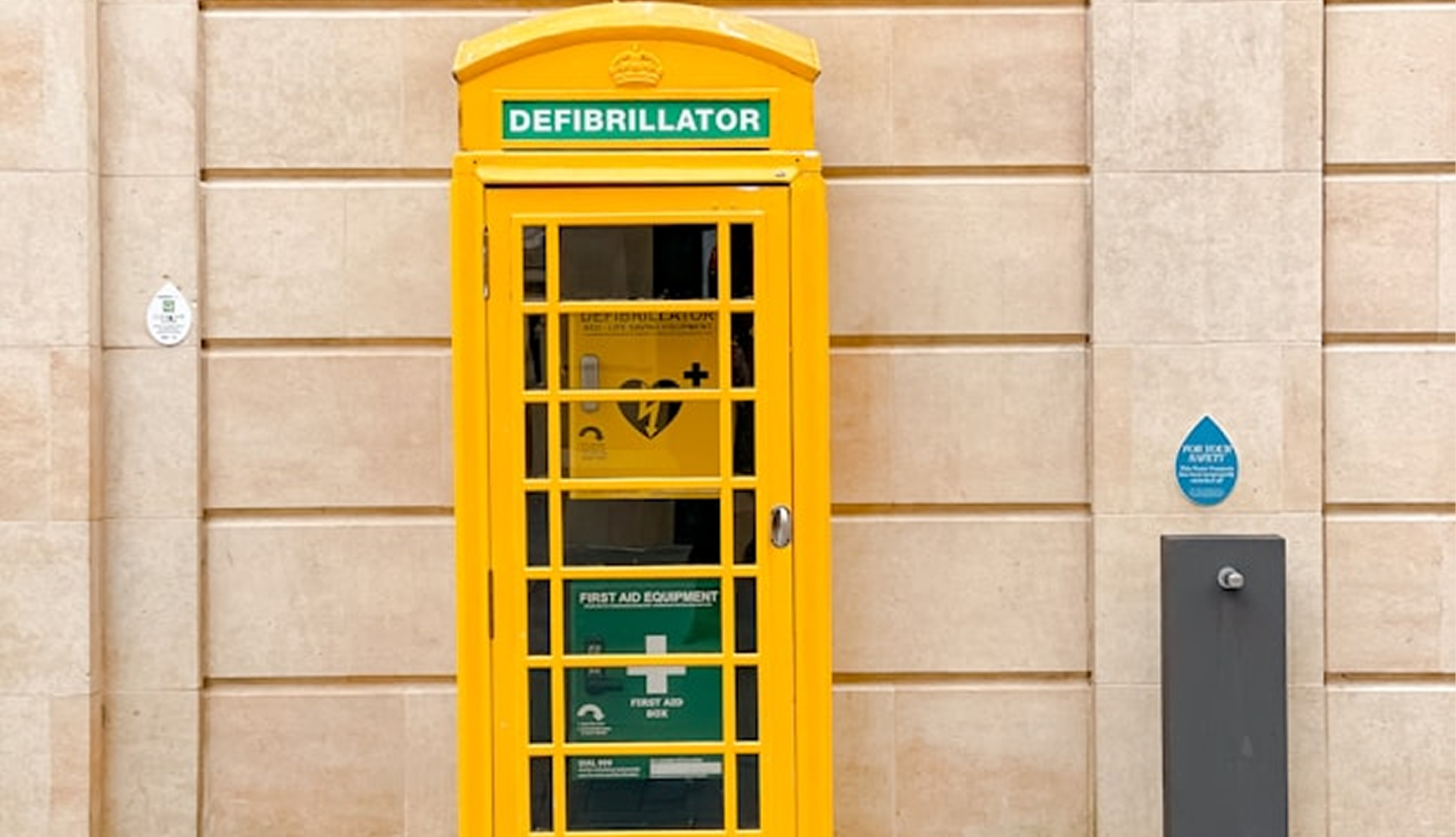 Amazing Video of Soccer fan being Resuscitated in Brighton